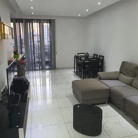 Immaculate 2-Bed Apartment In Larnaca Appartamento *