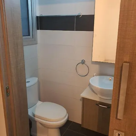 Lägenhet Immaculate 2-Bed Apartment In Larnaca