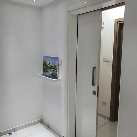 Immaculate 2-Bed Apartment In Larnaca Larnaca